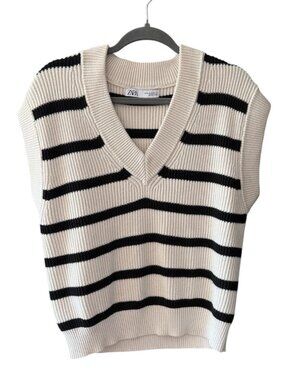 ZARA Black and White Knitted V Neck Vest Size M